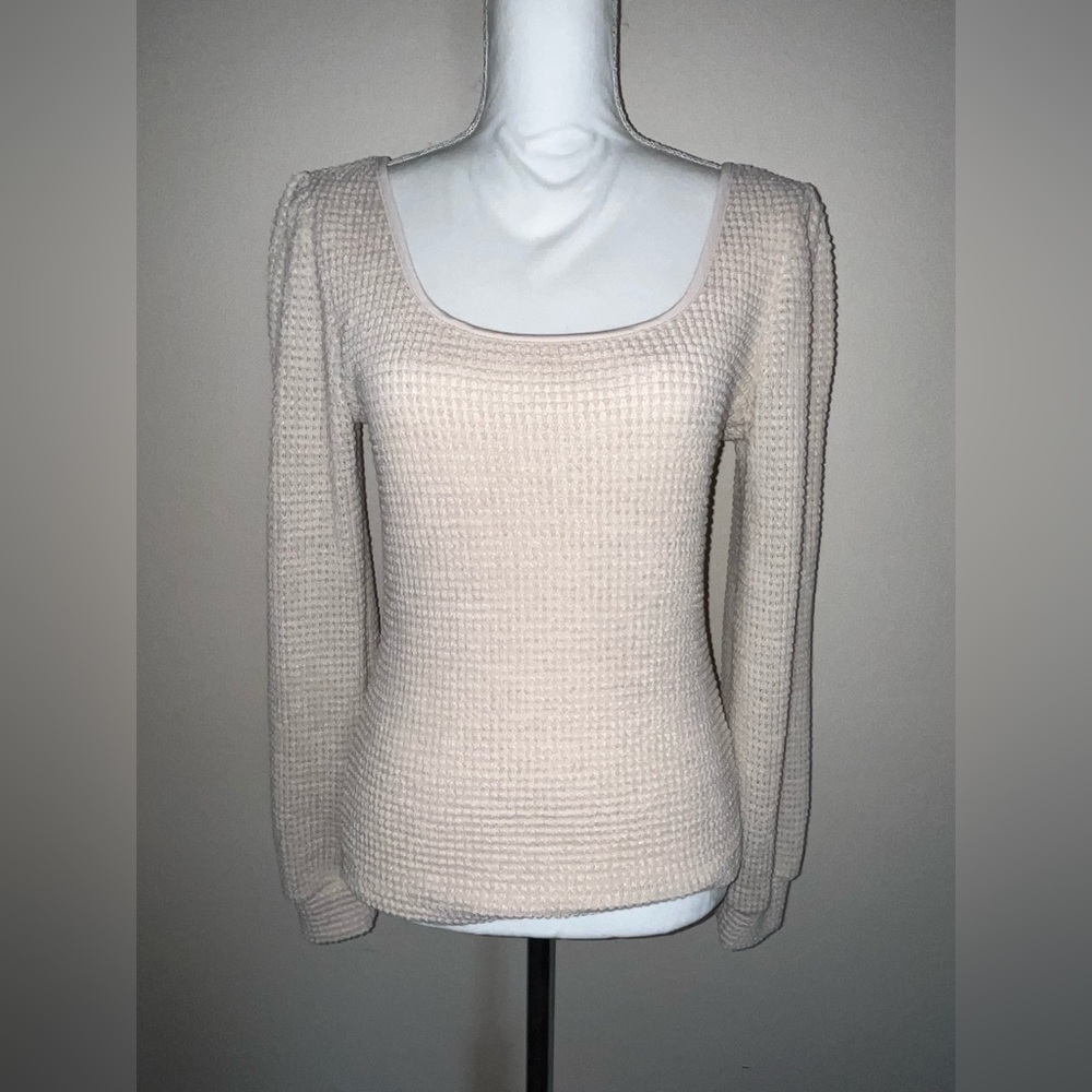 Super Cute Beige Knit Long Sleeve Top Size Medium